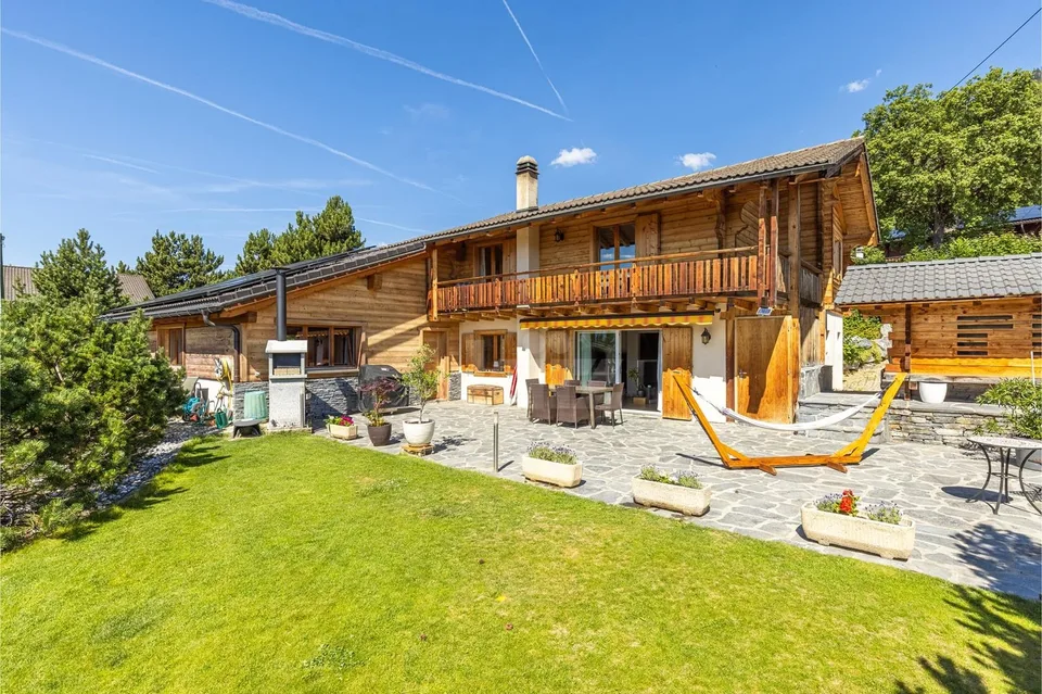 Superbe chalet avec terrasse et vue dégagée