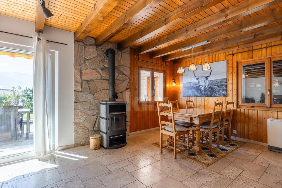 Schönes Chalet mit Terrasse und freier Sicht