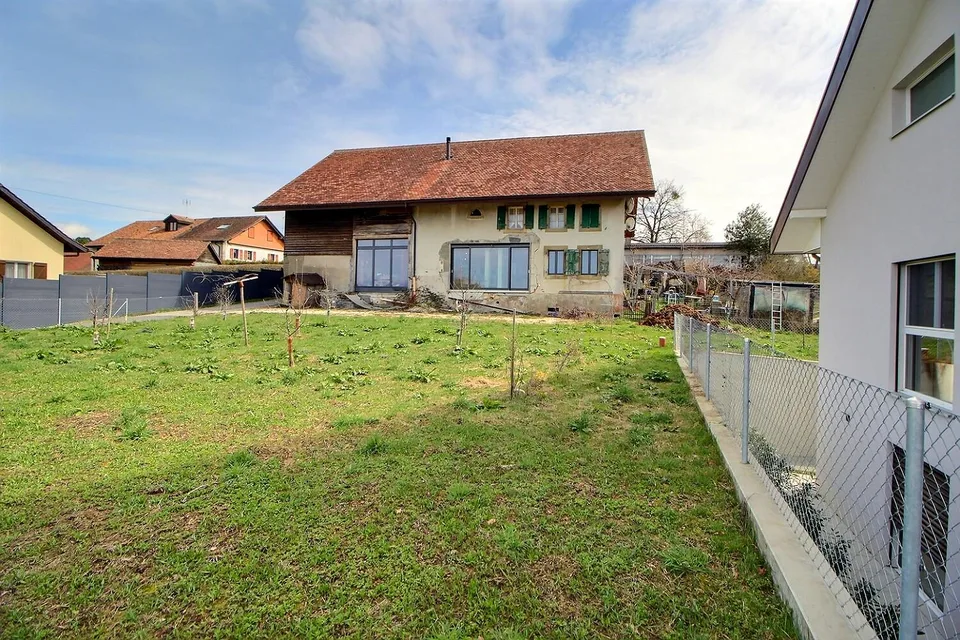 Grande maison en viager semi-occupé sans rente avec grand potentiel