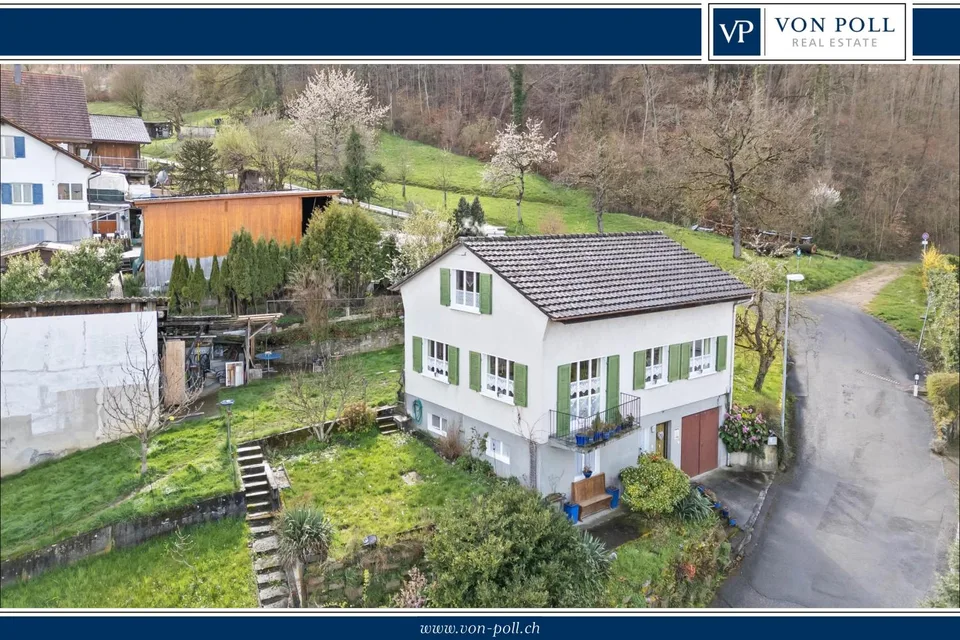 Einfamilienhaus mit Nebengebäude auf grosser Parzelle mit Entwicklungs