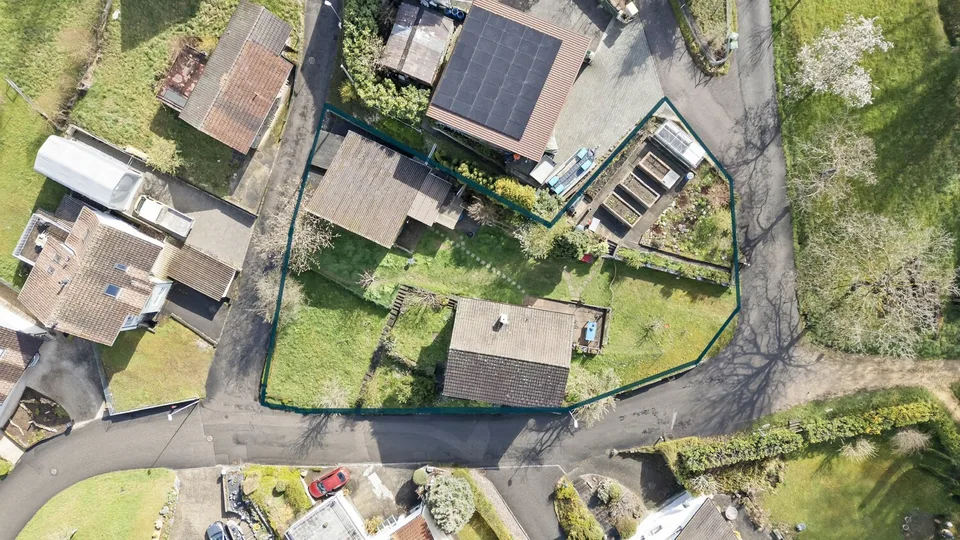 Casa unifamiliare con annesso su un grande terreno con potenziale di sviluppo – foto 11 di 13