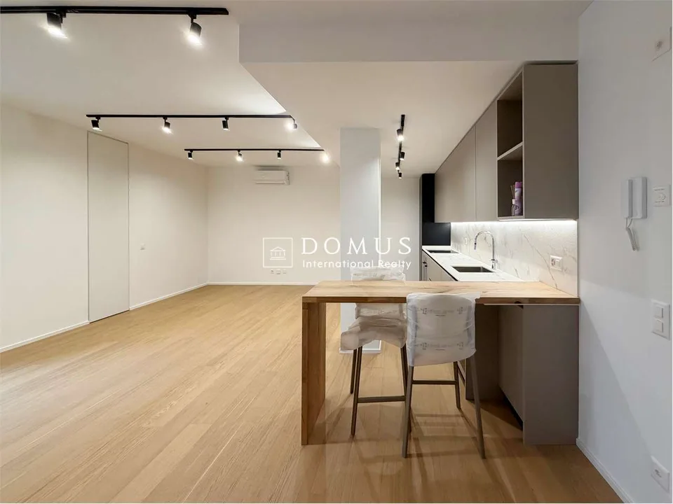Cassarate: Elegante Appartamento di Prestigio