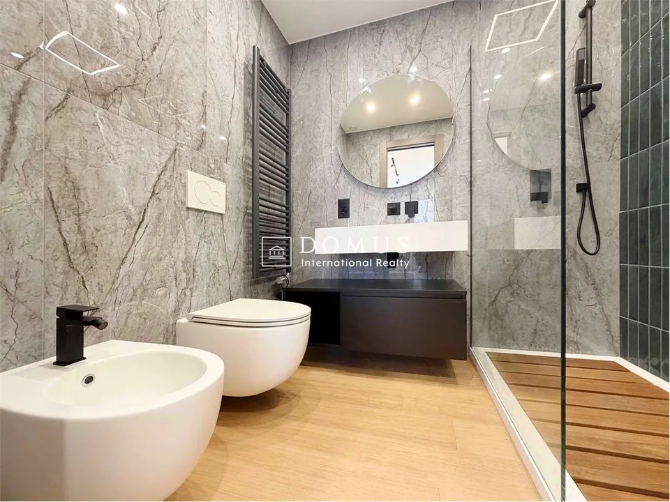 Cassarate: Elegante Appartamento di Prestigio
