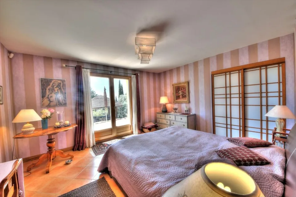 Einzelvilla mit 7 Zimmern in Aups – Foto 9 von 22