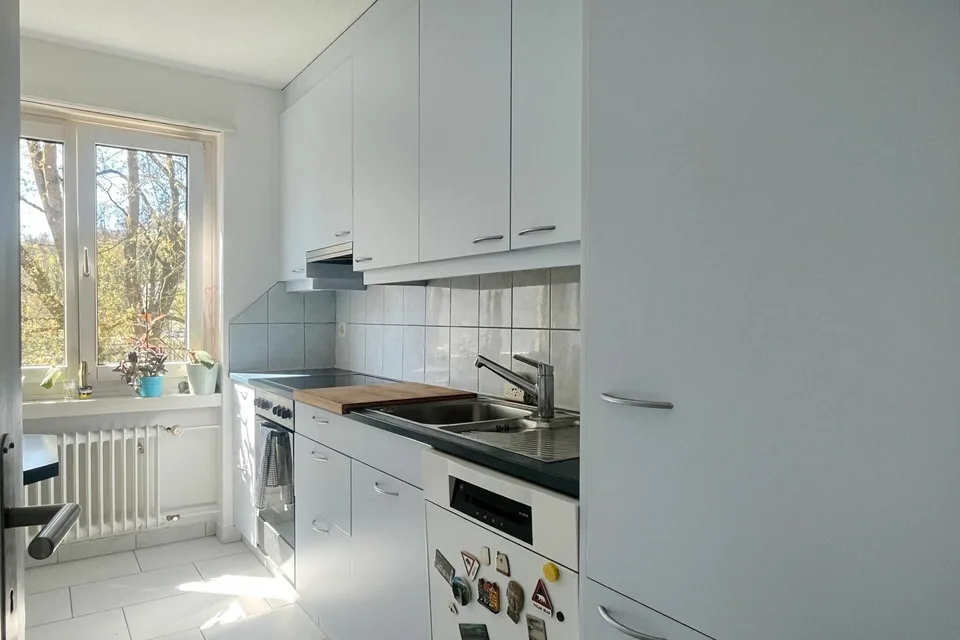 Wohnung mit Balkon mit Sicht ins Grüne nahe dem Dättwiler Weiher
