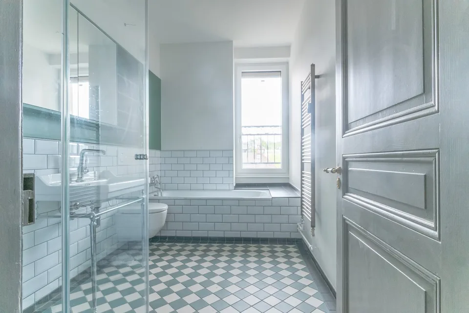 Il fascino di un edificio vecchio incontra il comfort abitativo moderno – foto 10 di 12
