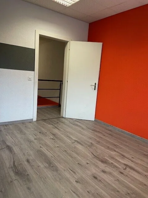 Bureaux administratifs en zone industrielle (2 minutes de l'autoroute) – Foto 9 von 13