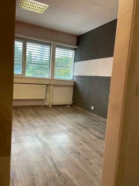 Bureaux administratifs en zone industrielle (2 minutes de l'autoroute) – Foto 10 von 13