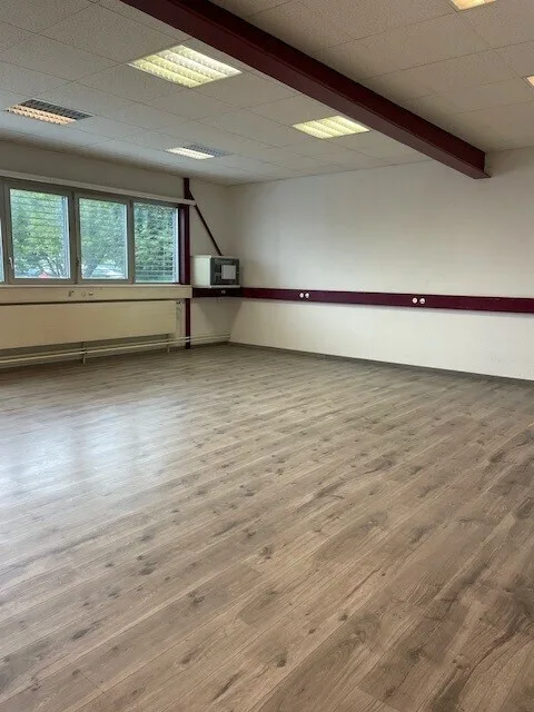 Bureaux administratifs en zone industrielle (2 minutes de l'autoroute) – Foto 7 von 13