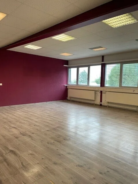 Bureaux administratifs en zone industrielle (2 minutes de l'autoroute) – Foto 8 von 13