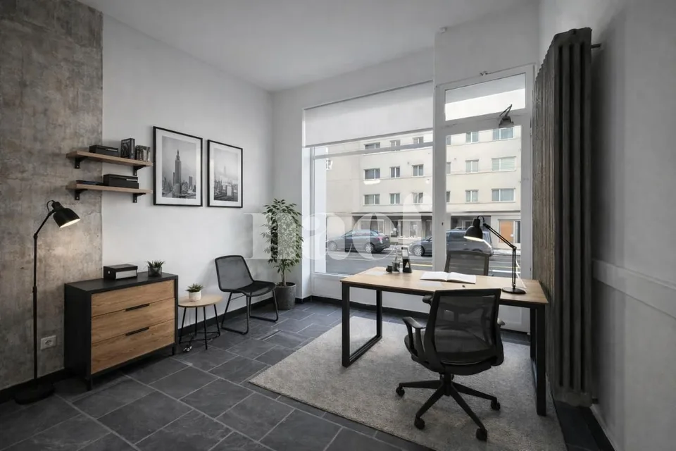 Local commercial avec vitrine et porte donnant sur rue