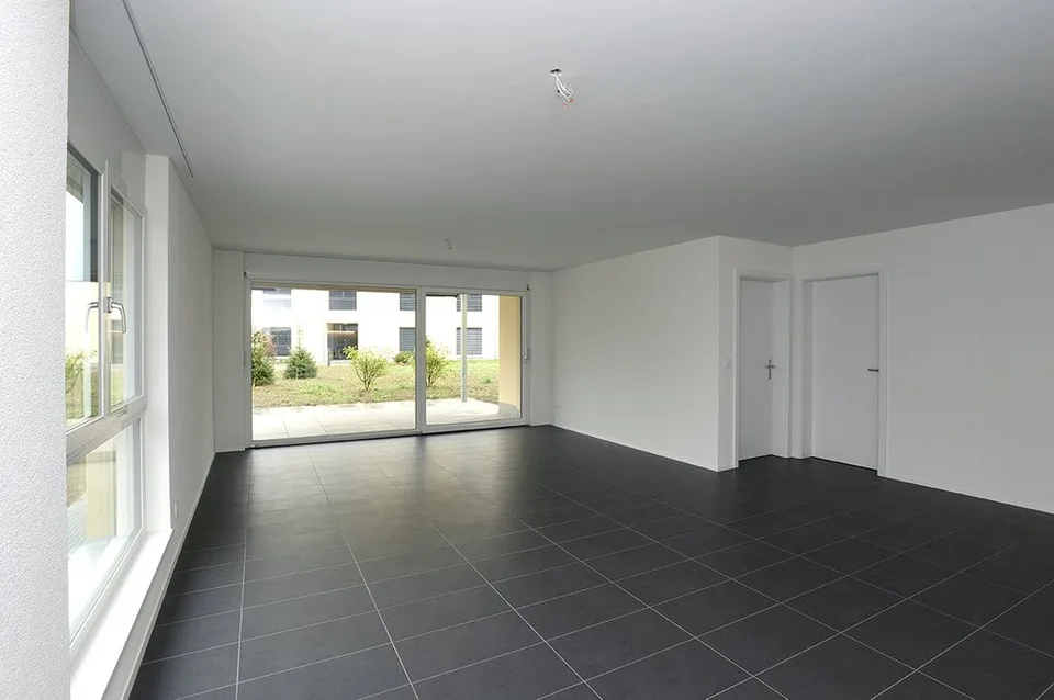 Modern 2.5-room apartment with garden seating area