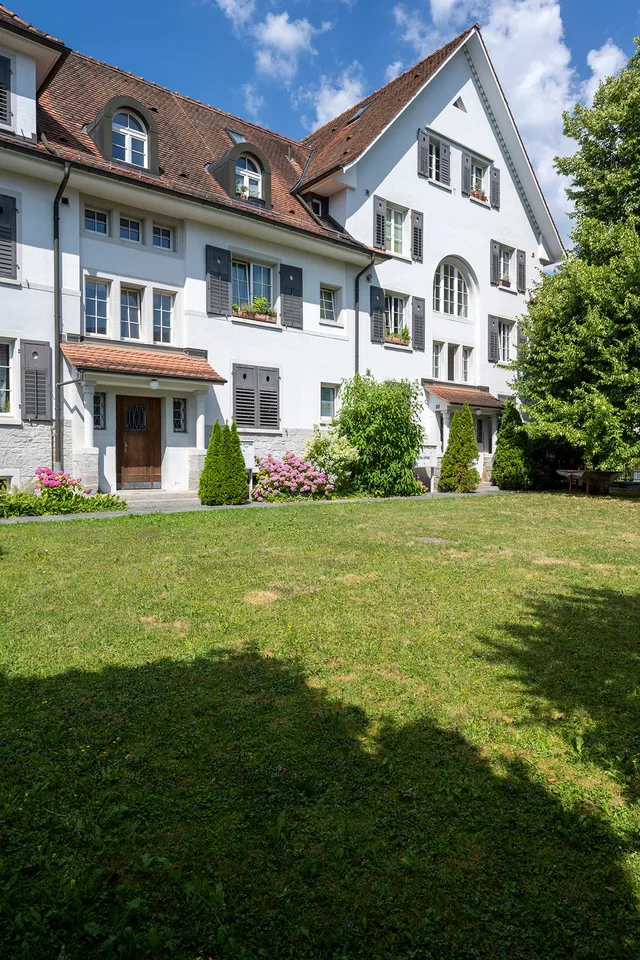 Incantevole appartamento di 4 locali in un edificio storico con balcone e vista panoramica a Thalwil – foto 11 di 11