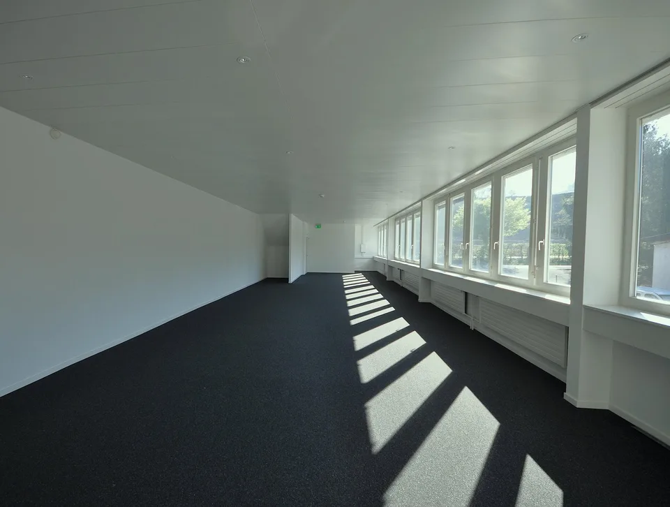 Espace de bureau lumineux à Füllinsdorf