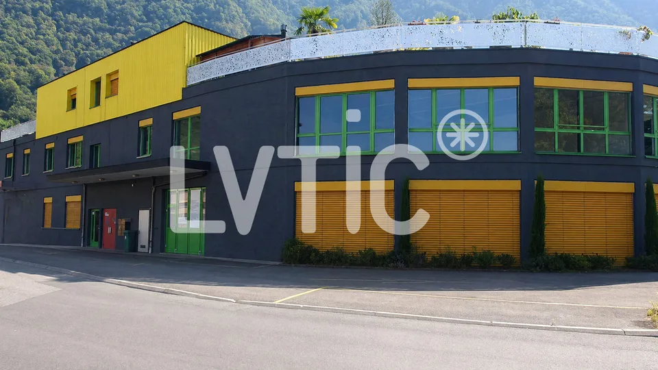 Lokale, Büros, Werkstatt von 336 m2 zur Miete in Villeneuve