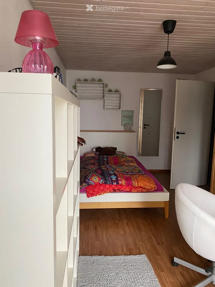 Schönes Zimmer für Wochenaufenthalter/in