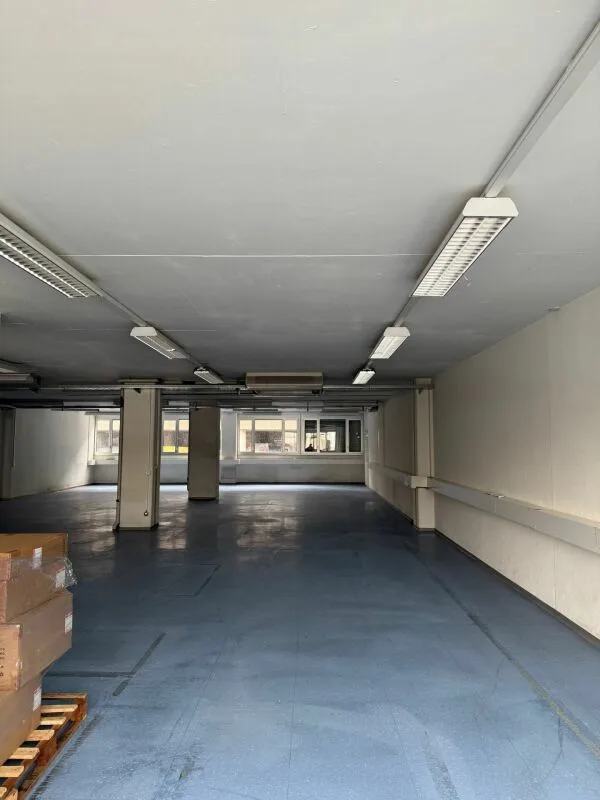 La tua nuova sede aziendale; 597 m2 di spazi per uffici e servizi al piano terra con accesso diretto via rampa
