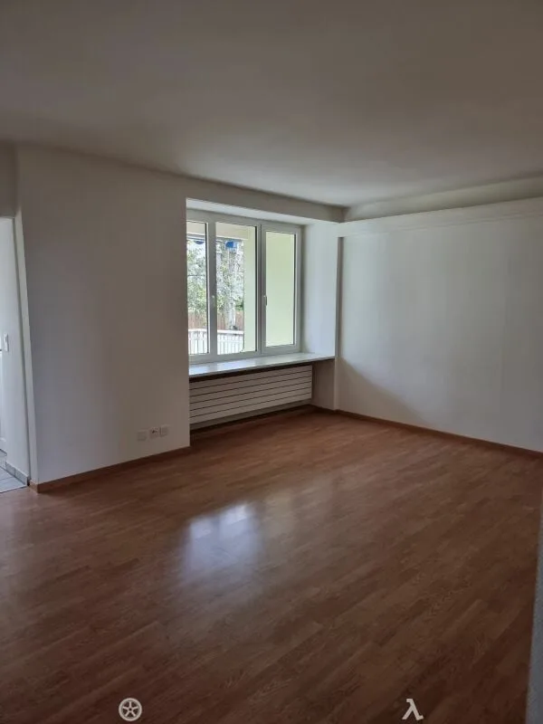 Spacious 4.5-room ground-floor apartment with outdoor seating area