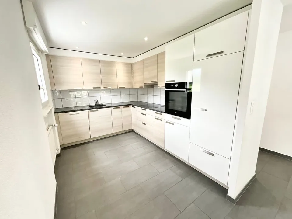 Bel appartement lumineux de 4,5 pièces avec balcon