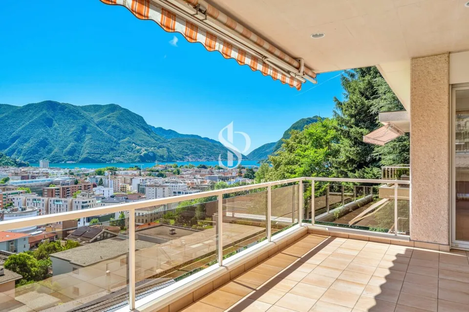 Esclusiva proprietà panoramica con vista lago