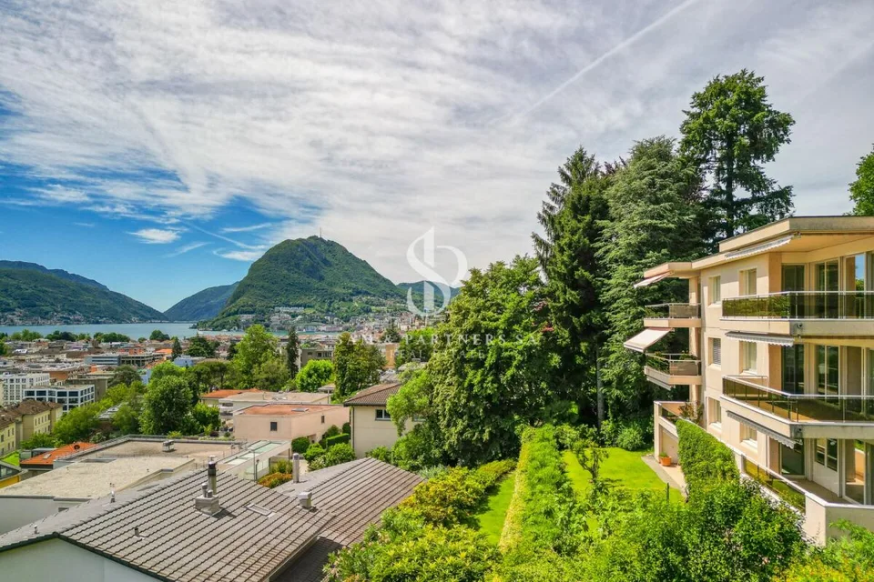 Exklusive Panoramavilla mit Seeblick