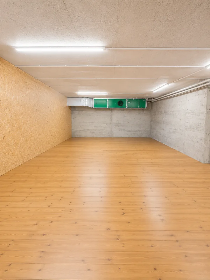 Ampio spazio di stoccaggio su due piani di circa 570 m² in affitto