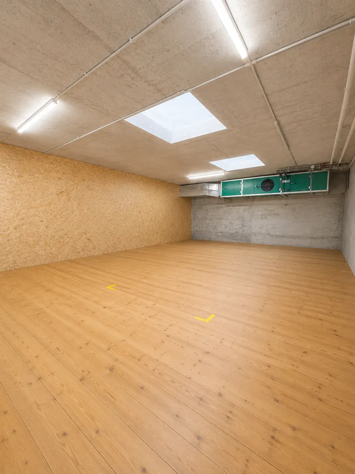 Ampio spazio di stoccaggio su due piani di circa 570 m² in affitto