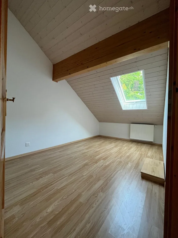 Wohnung mit 3.5 Zimmern im Dachgeschoss in Lucens (VD)