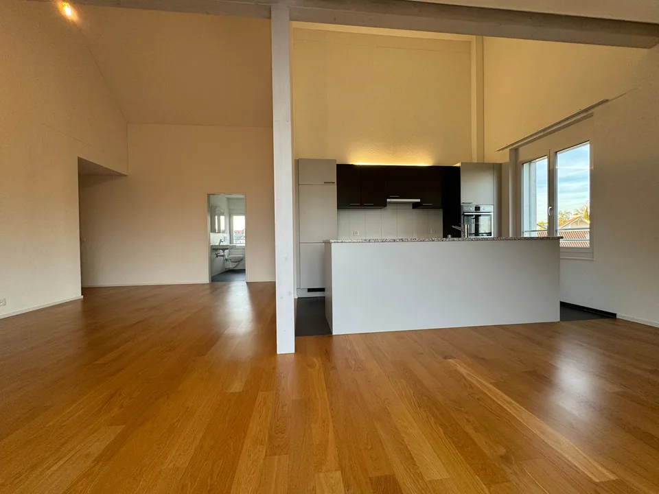 Appartamento mansardato da sogno di 3.5 locali con balcone e vista incantevole su Säntis | Berg TG