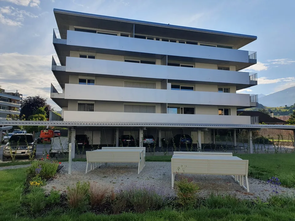 Appartement moderne de 3,5 pièces à Conthey – Vue sur les montagnes & disponible immédiatement