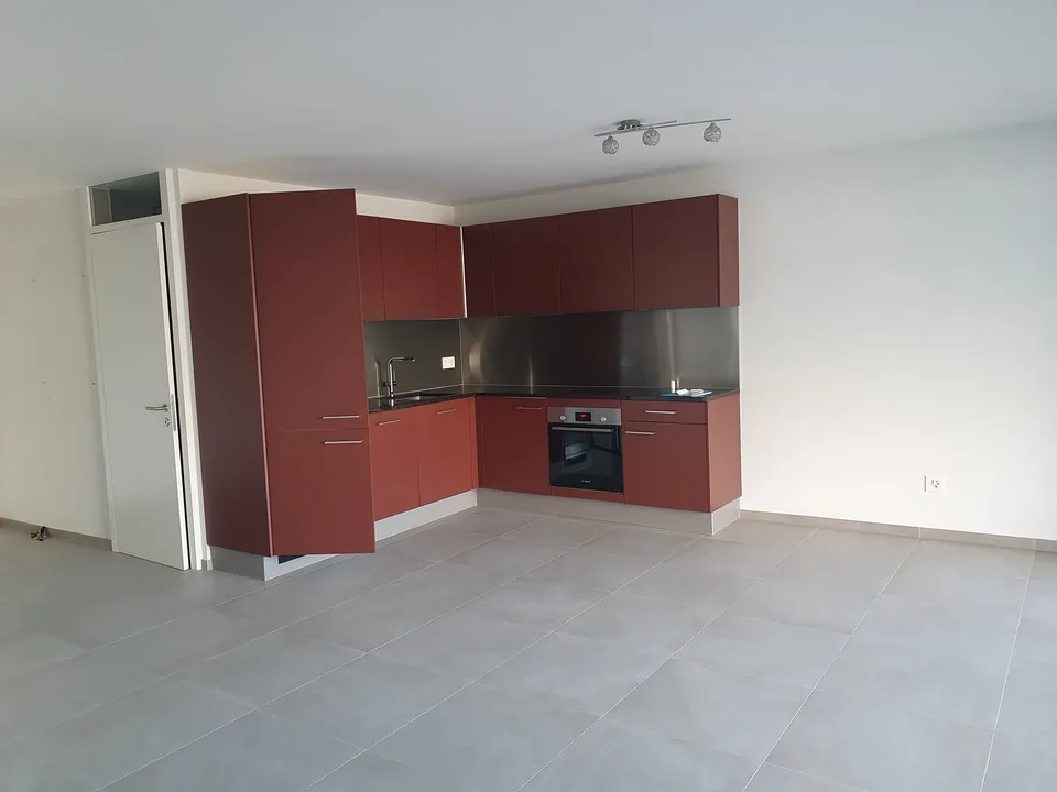 Appartement moderne de 3,5 pièces à Conthey – Vue sur les montagnes & disponible immédiatement