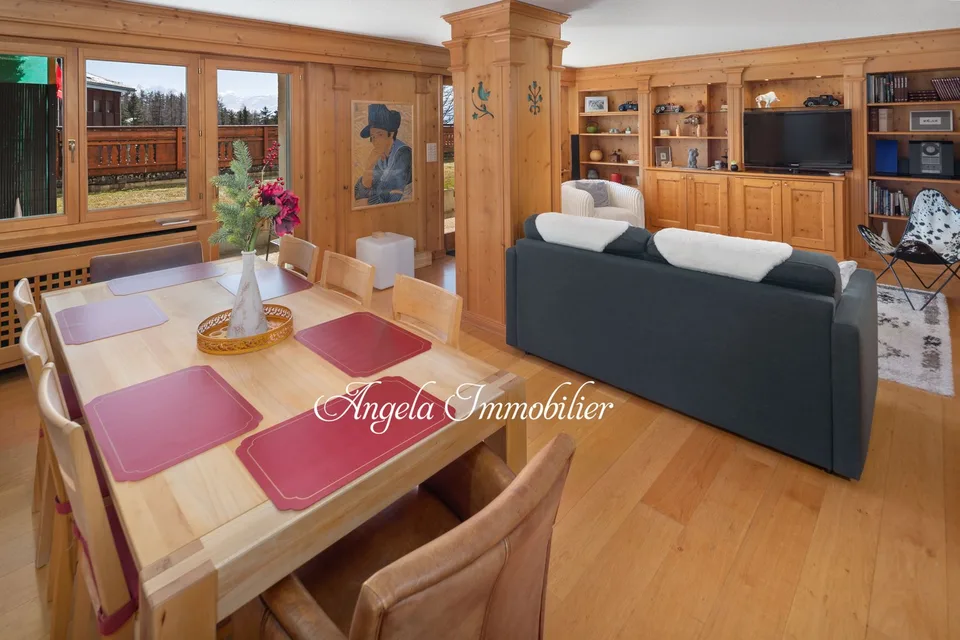 Spacious 3.5-room apartment with pool and mountain views in Crans-Montana
