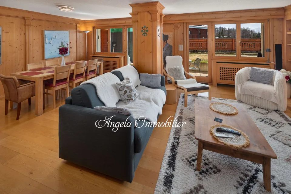 Spacious 3.5-room apartment with pool and mountain views in Crans-Montana