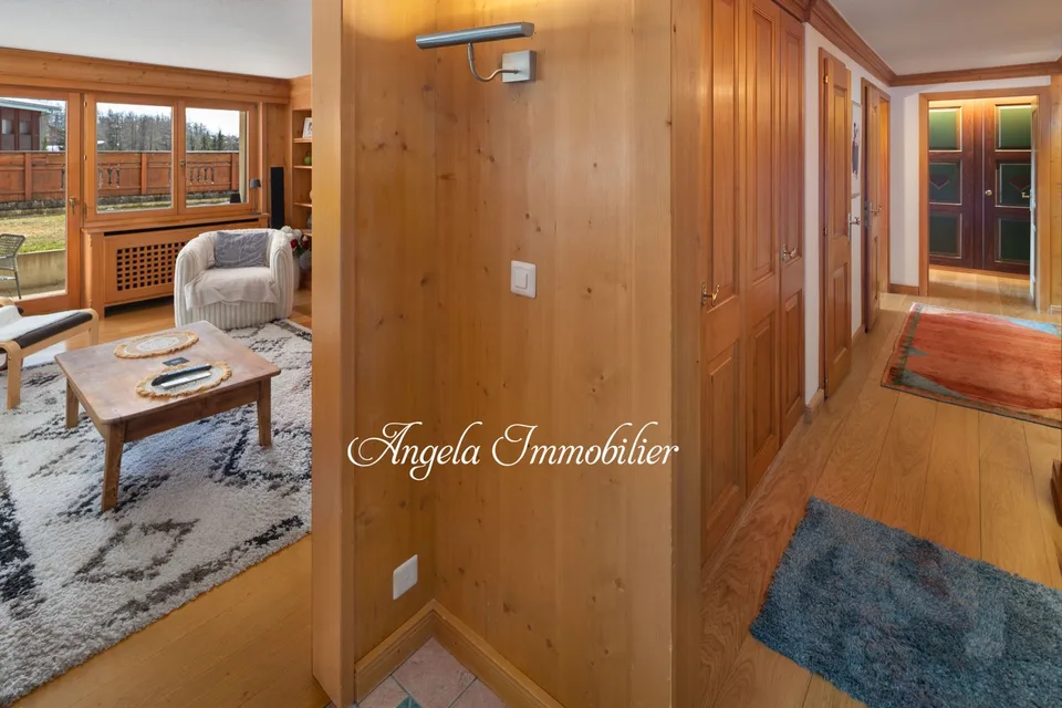 Spacious 3.5-room apartment with pool and mountain views in Crans-Montana
