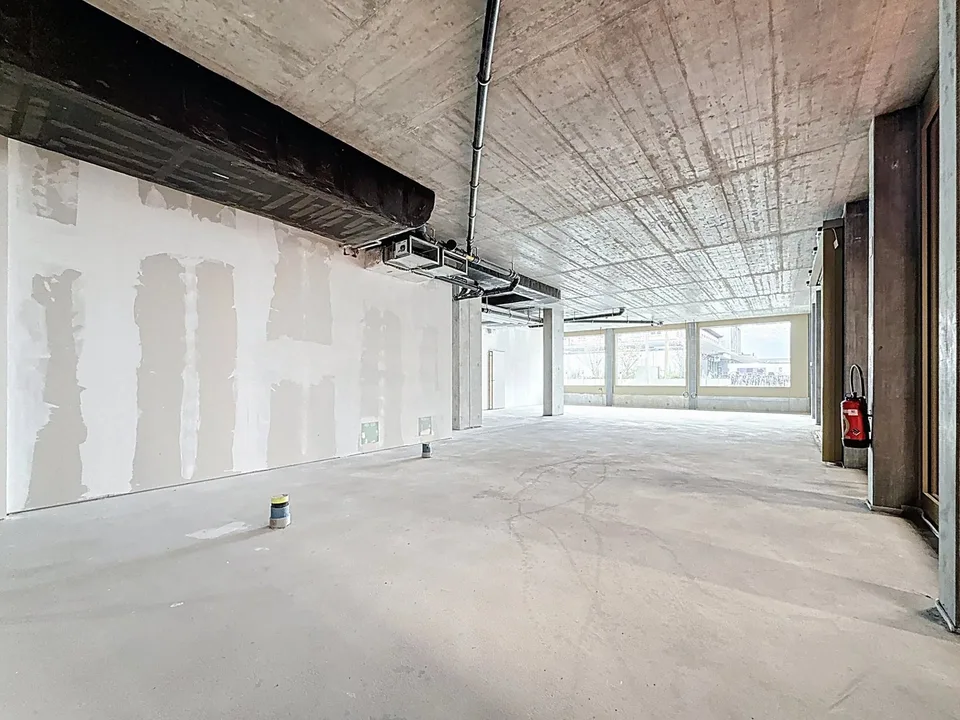 A LOUER - Emplacement n1 - Arcade 142.22 m² sur la Place de la Gare (Sion)
