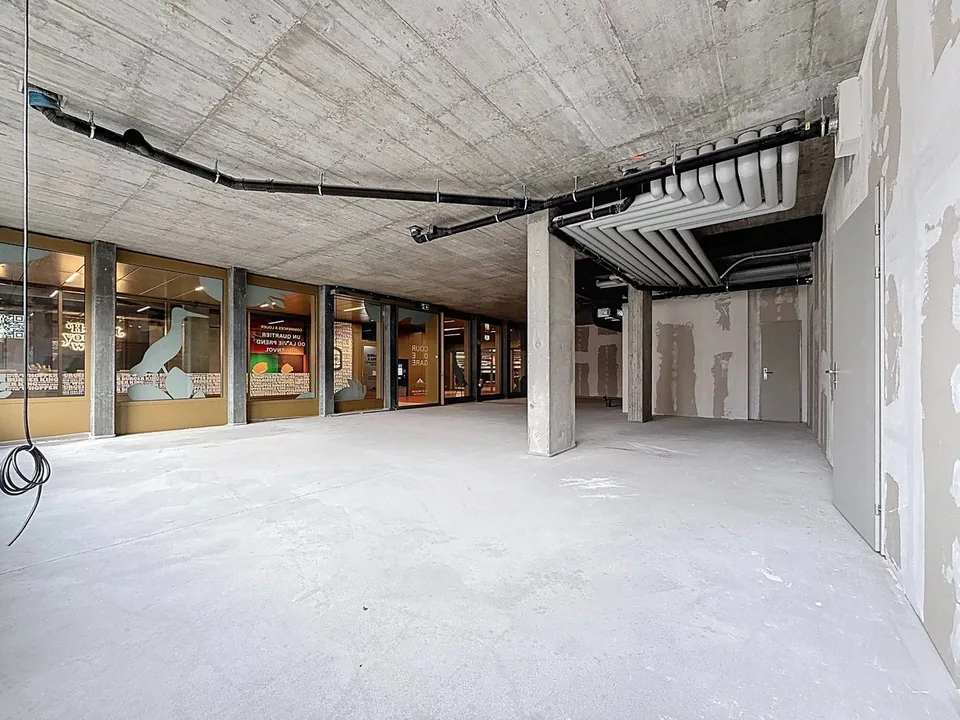 A LOUER - Emplacement n1 - Arcade 142.22 m² sur la Place de la Gare (Sion)
