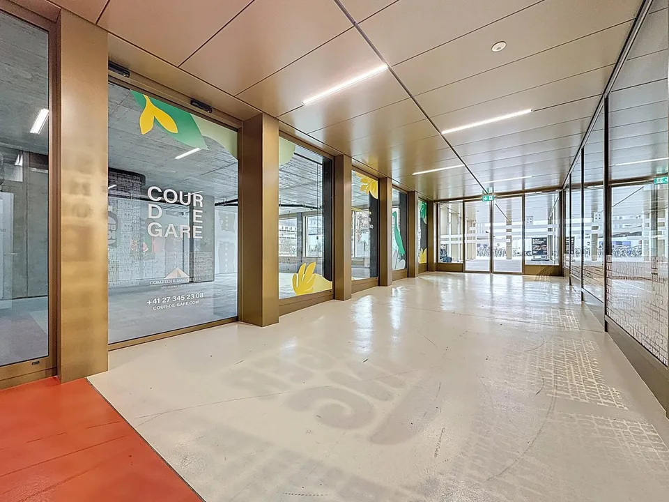 A LOUER - Emplacement n1 - Arcade 142.22 m² sur la Place de la Gare (Sion)