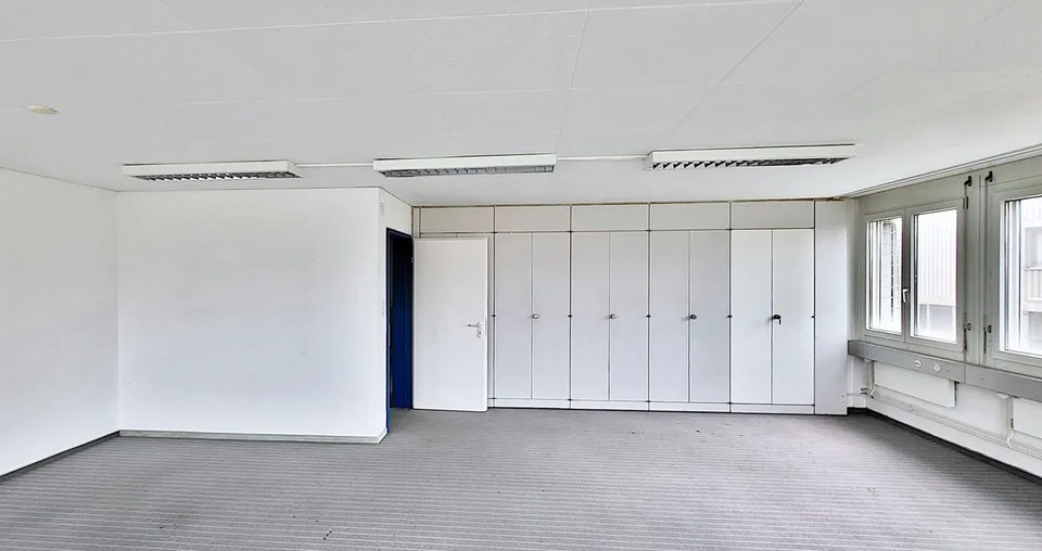 "Zweckmässige Büroflächen - bestehende Unterteilungen!" – Foto 8 von 11