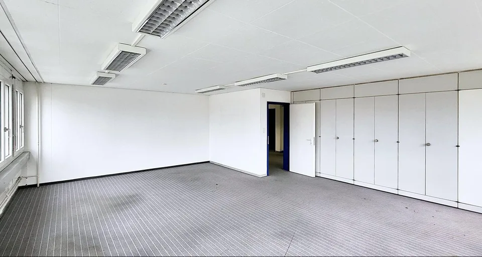"Zweckmässige Büroflächen - bestehende Unterteilungen!" – Foto 6 von 11