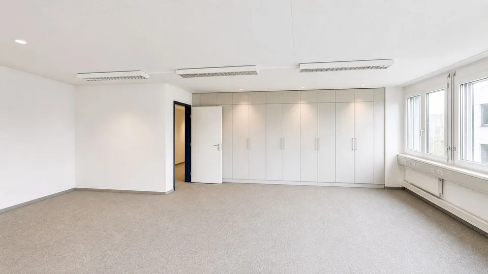 "Zweckmässige Büroflächen - bestehende Unterteilungen!"