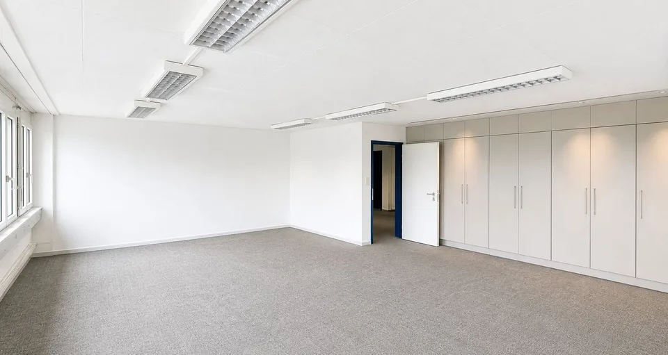 "Zweckmässige Büroflächen - bestehende Unterteilungen!"