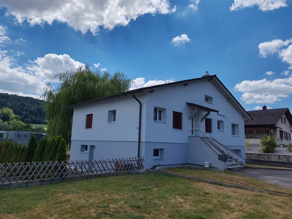 Casa spaziosa di 4.5 locali con grande giardino chiuso