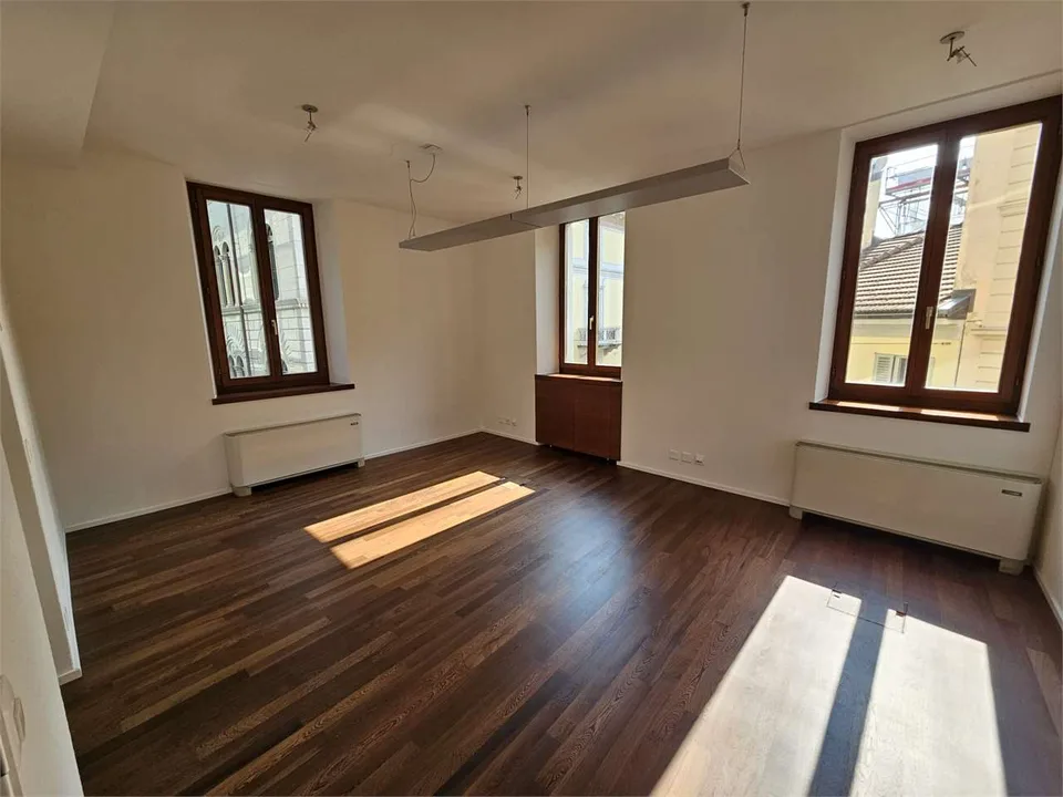 Lugano Zentrum, Büro 4.5 Zimmer à 120 m² zur Miete