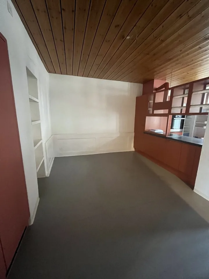 GROSSES 5,5 ZIMMER MIT CHARAKTER UND PARKETT
