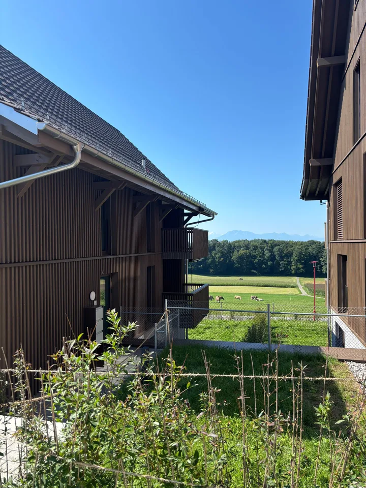 Appartamento di 3,5 locali con giardino e vista mozzafiato e stanza aggiuntiva