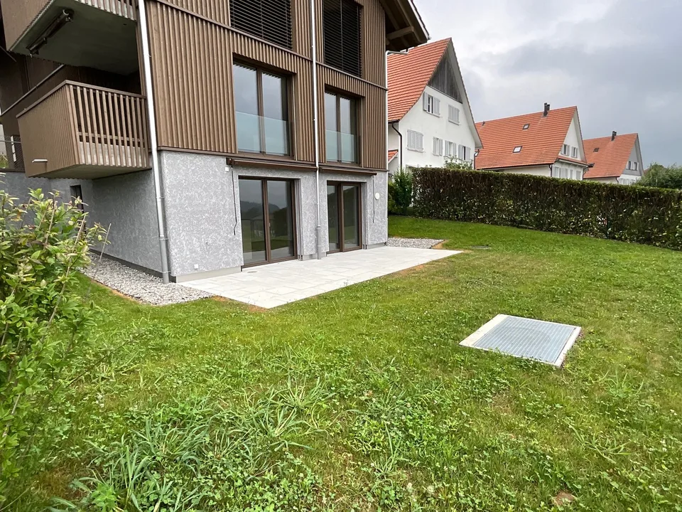 3.5-Zimmer-Garten-Wohnung mit atemberaubendem Ausblick und Zusatzraum