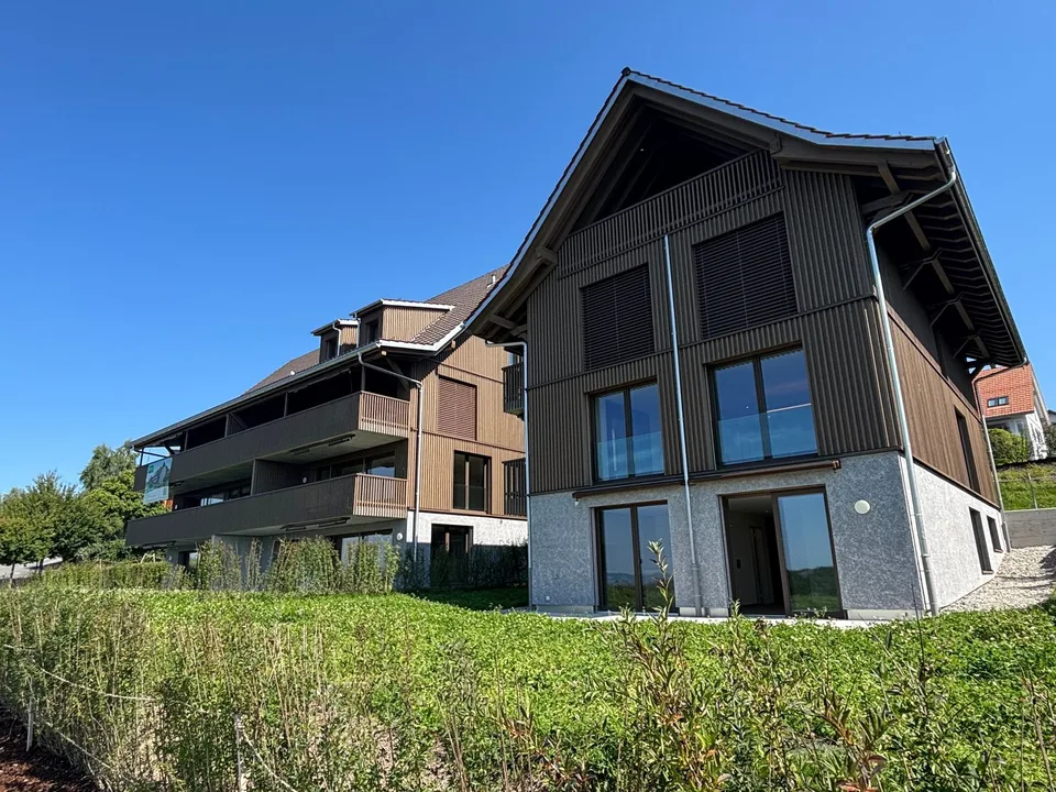 3.5-Zimmer-Garten-Wohnung mit atemberaubendem Ausblick und Zusatzraum