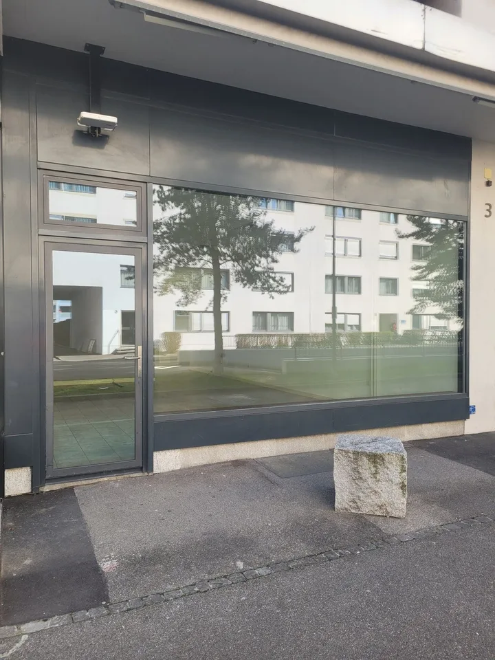 Attraktive Gewerbefläche im EG  ideal für Verkauf, Büro oder Showroom