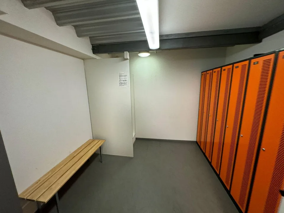Magazzino a Lausen in affitto