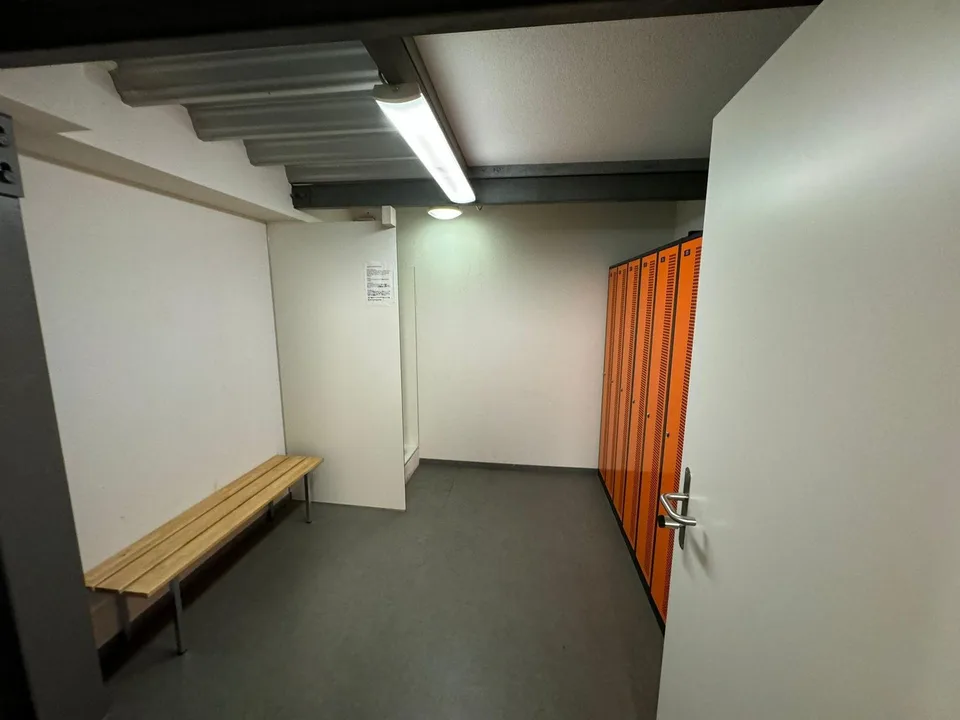Magazzino a Lausen in affitto
